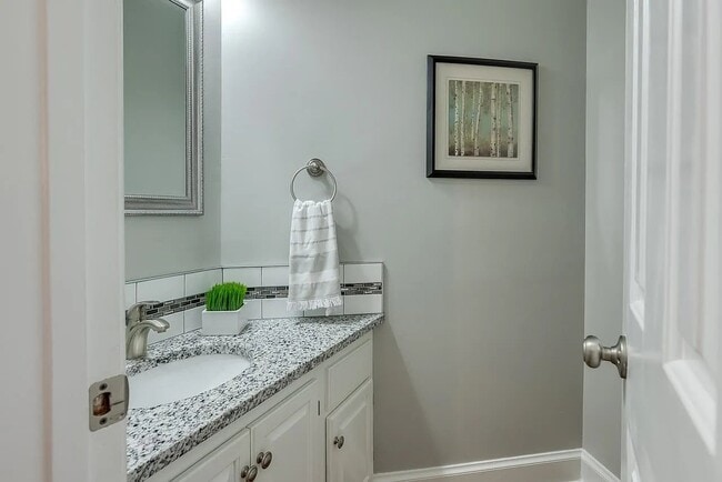 Building Photo - 125 Skylark Way