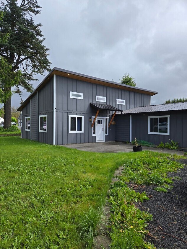 Foto principal - 3 Bedroom 2 Bath with Garage in Mossyrock