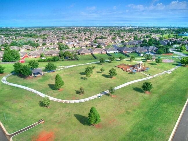 Building Photo - 4 Bedroom Home in Moore