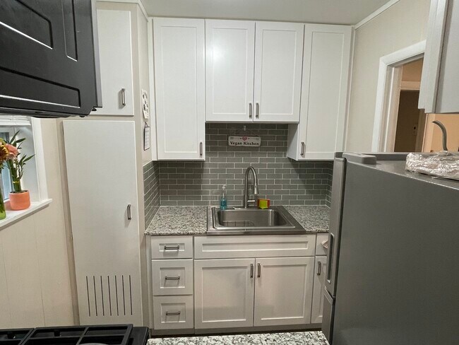 Cocina - 312 Jagoe St