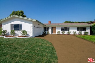 Building Photo - 6627 Lennox Ave