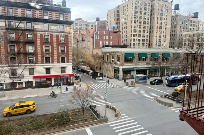 Foto del edificio - 2274 Broadway