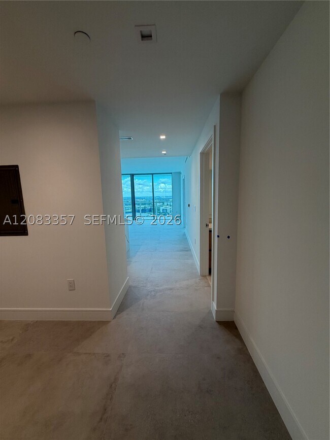 Building Photo - 2411 Laguna Cir