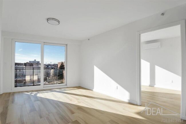 Foto del edificio - 1330 E 13th St