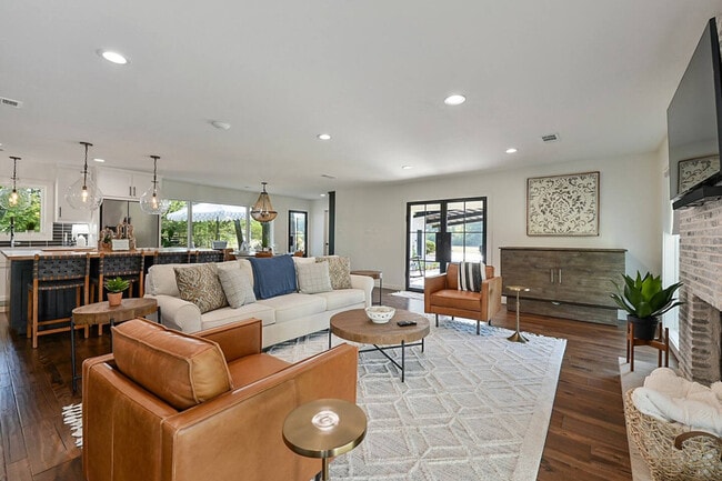 Building Photo - 8495 Turkey Creek Rd