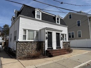 Building Photo - 5 Larose Pl