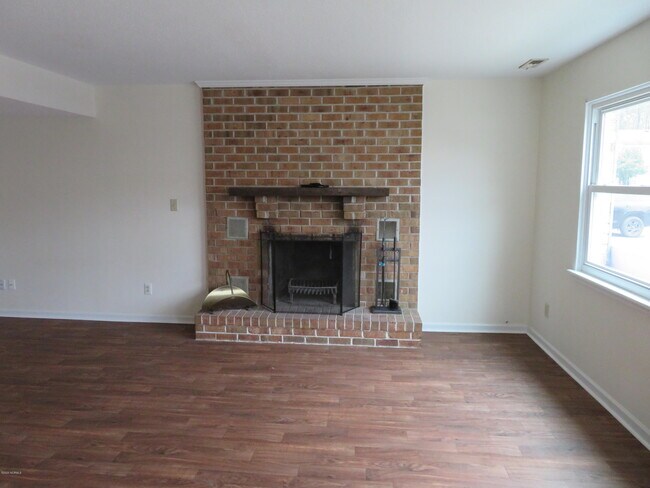 Building Photo - 410 Myrtlewood Cir