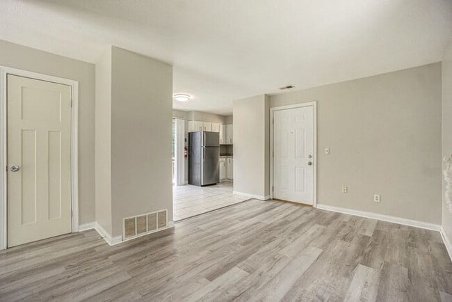 Building Photo - Charming, fully remodeled 2-Bed/1-Bath Par...