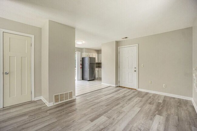 Foto del edificio - Charming, fully remodeled 2-Bed/1-Bath Par...