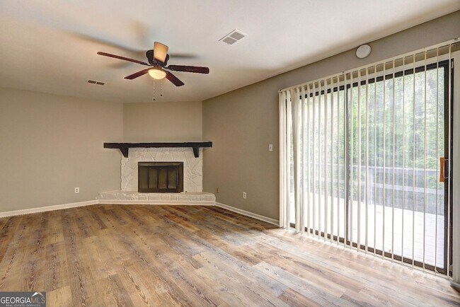 Foto del edificio - 129 Lester Rd NW