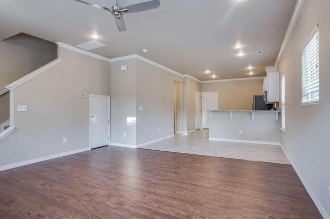 Foto del edificio - 1586 - 1610 N Wish Ln