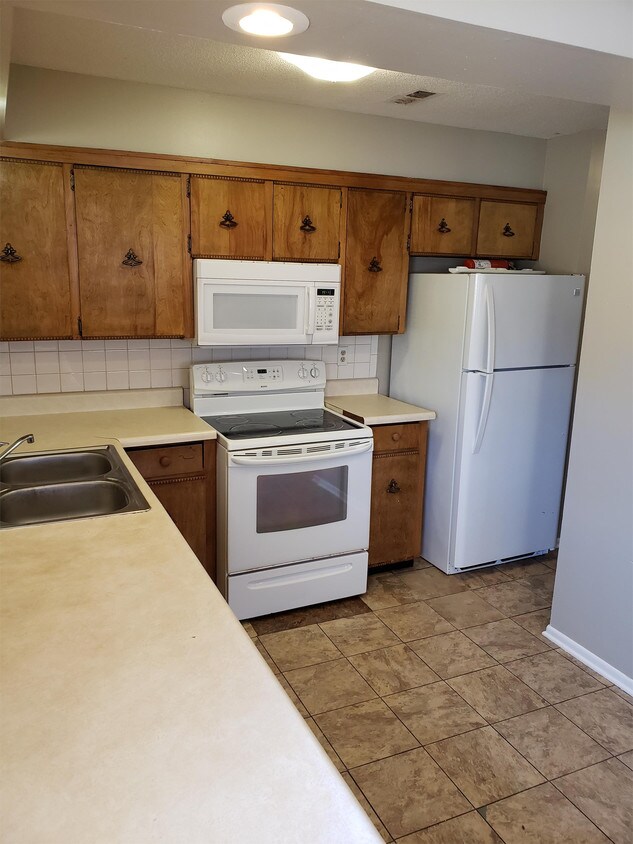 6307 Ash Ave Unit 2, Raytown, MO 64133 Apartment for Rent in Raytown