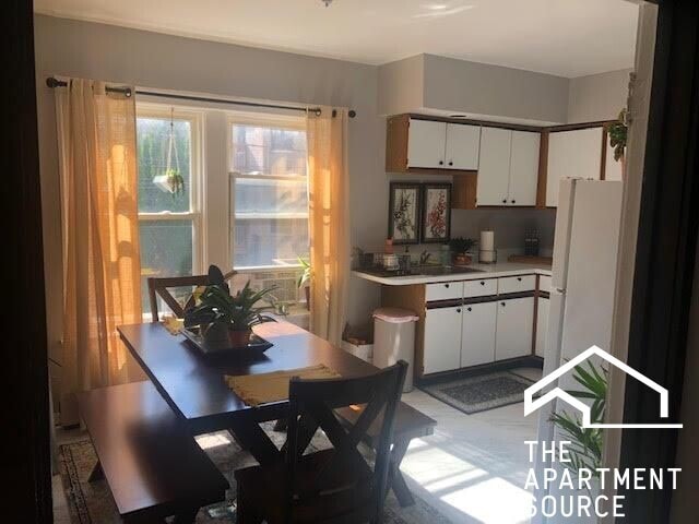 Building Photo - 1333 W Carmen Ave