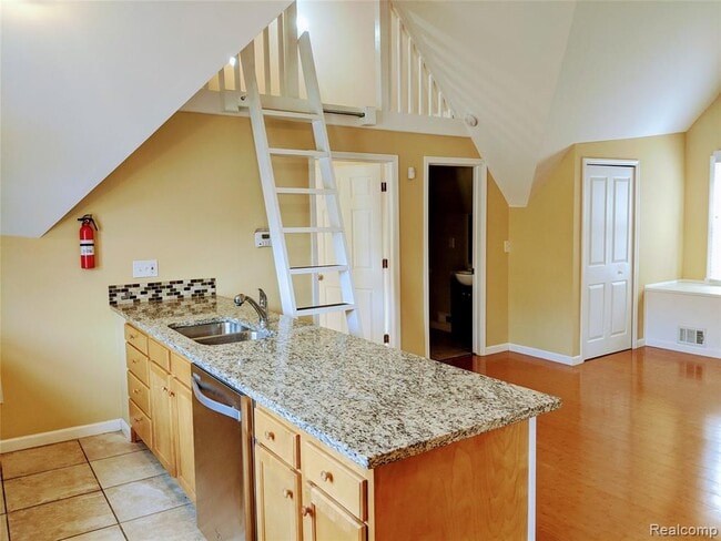 Building Photo - 4759 Trumbull
