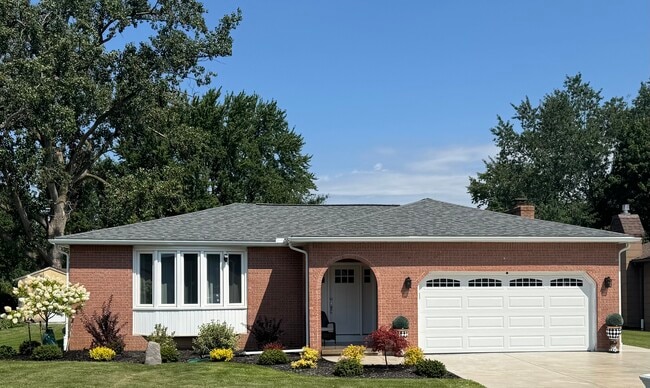 Building Photo - 93 Melrose Rd