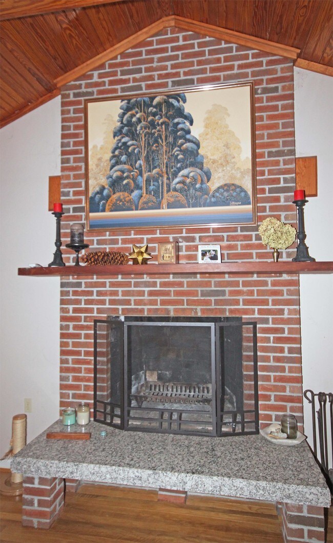 Foto del edificio - 103 Sweetbriar Rd