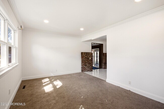 Foto del edificio - 328 Aldrich Rd