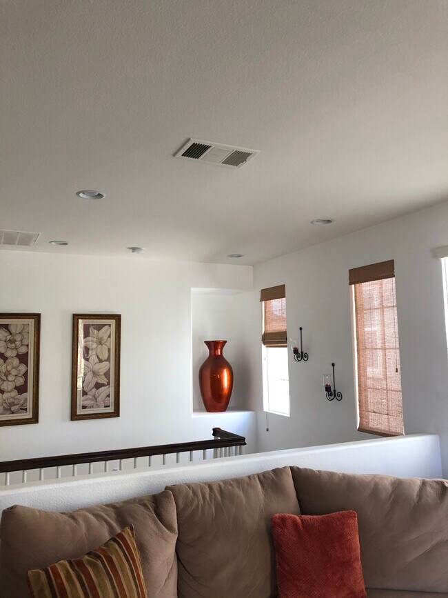 Foto del edificio - 677 Bougainvillea St