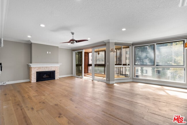 Building Photo - 4477 Wilshire Blvd