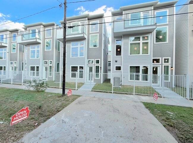 Building Photo - 6717 St Augustine St