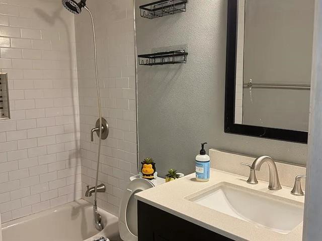 Foto del edificio - 8629 Crestview Dr