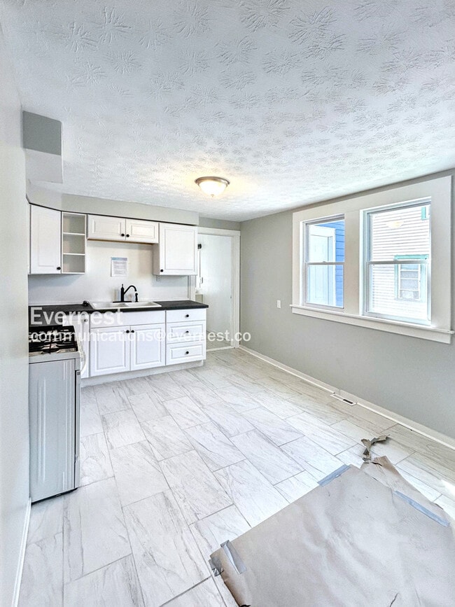 Building Photo - 1807 Denison Ave