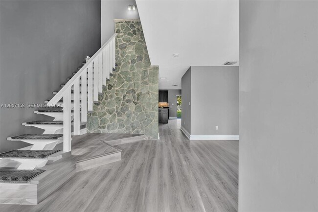 Foto del edificio - 14212 NE 4th Ave