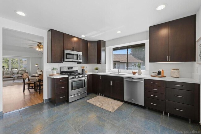 Foto del edificio - 867 Hollyhock Ct