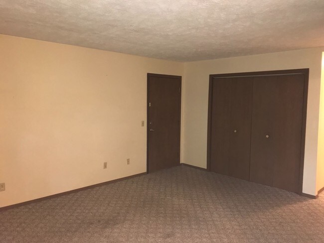 Building Photo - 2 br, 1 bath Apartment - 405 E. Olive