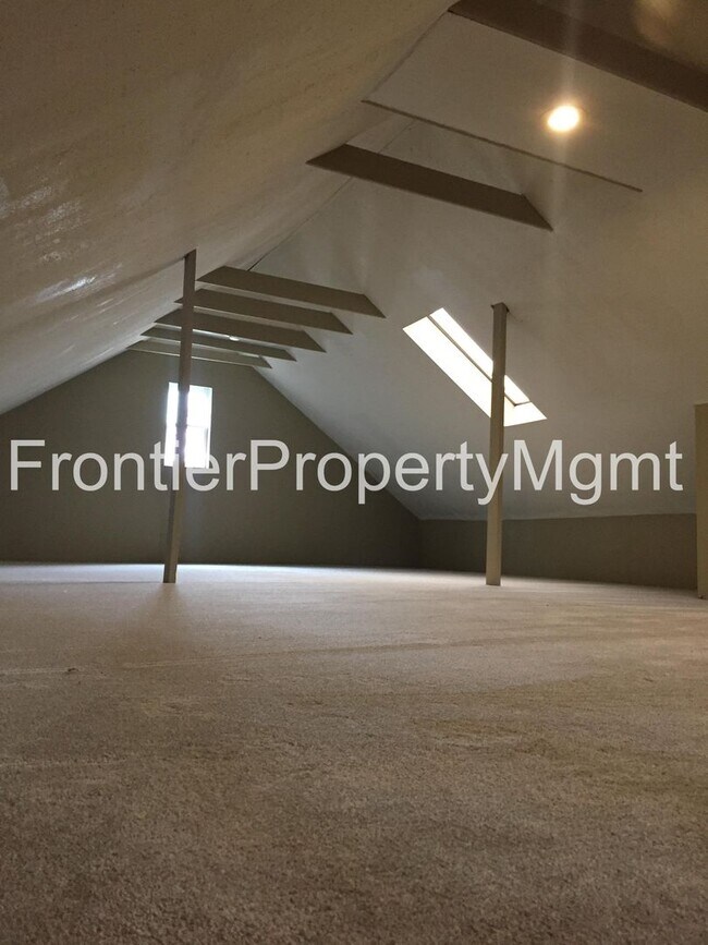 Foto del edificio - Recently Renovated 2 Bedroom Brick Bungalow!