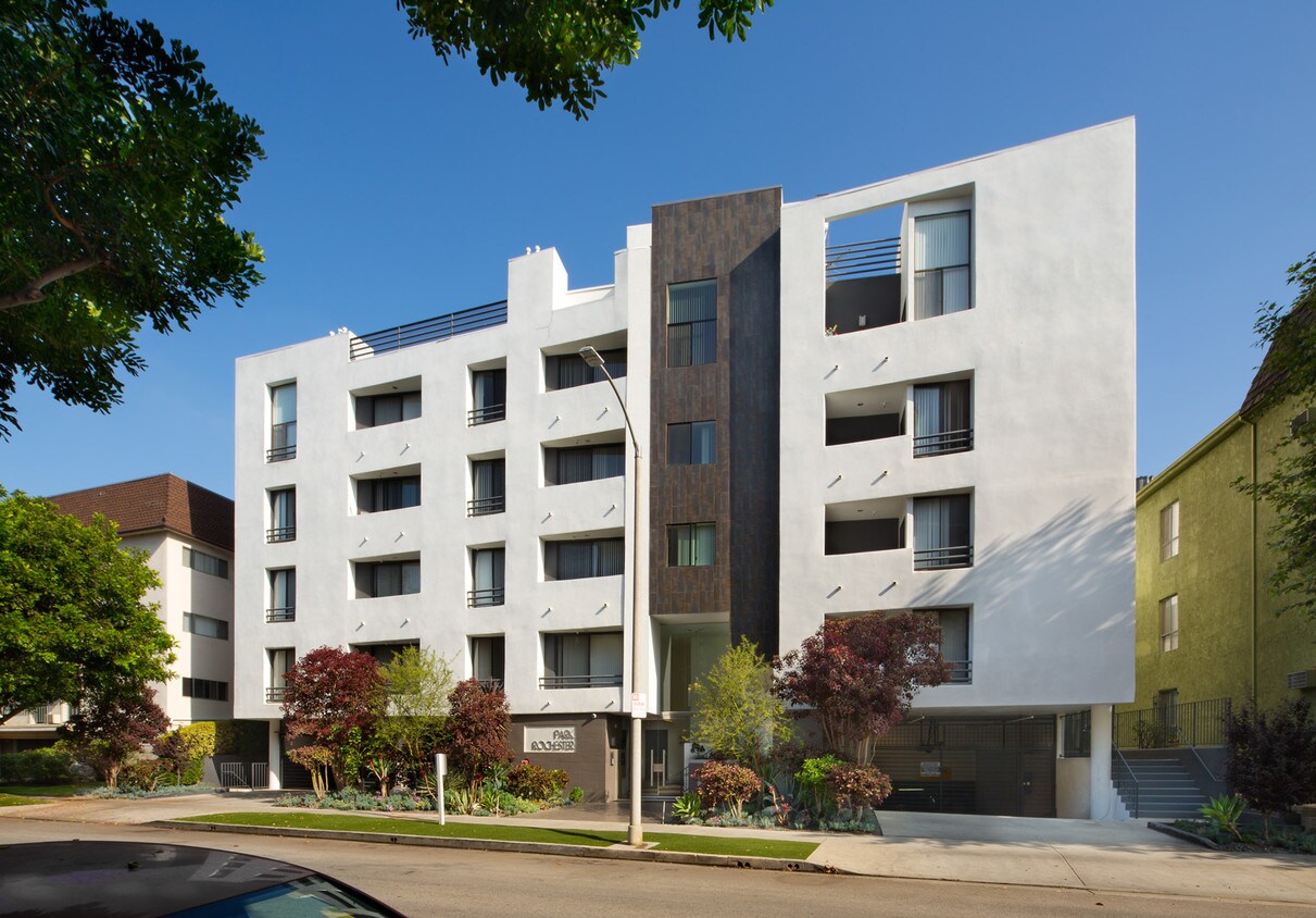 Primary Photo - 10969 Rochester Ave