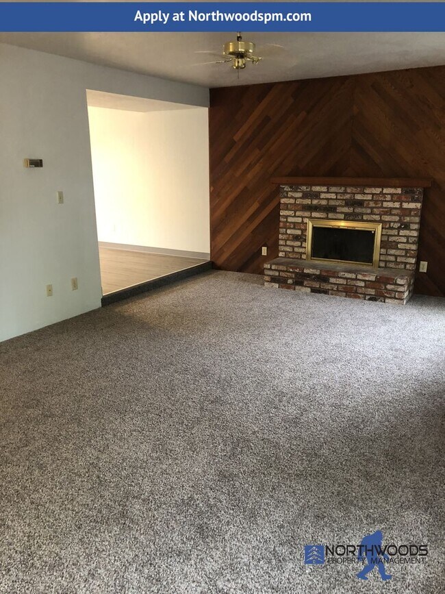 Building Photo - Nice 2 Story 3 Bedroomd 2 Bathrooms-Townhome