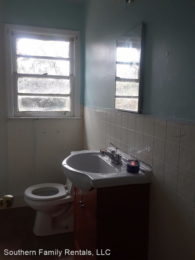 Building Photo - 3 br, 1 bath House - 204 Sawyer st