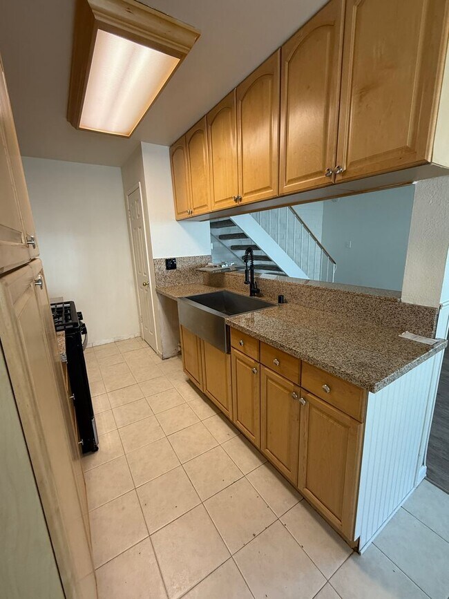 Building Photo - 3634 Sapphire Dr
