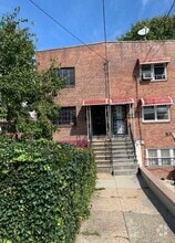 Building Photo - 1009 E 229th St