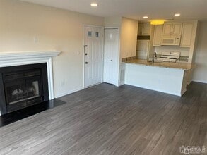 Building Photo - 297 Cozzens Ct