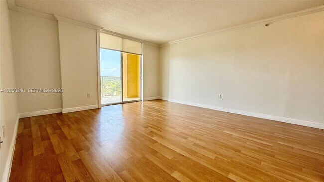 Foto del edificio - 900 SW 8th St