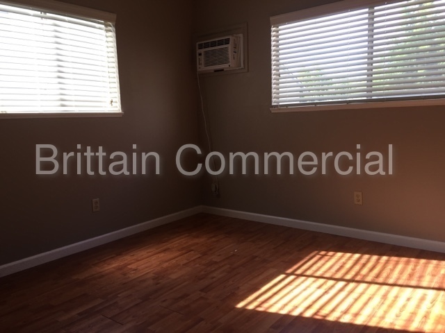 Building Photo - 1422 Sutterville Rd