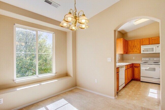 Foto del edificio - Delightful Condo in gated community!!