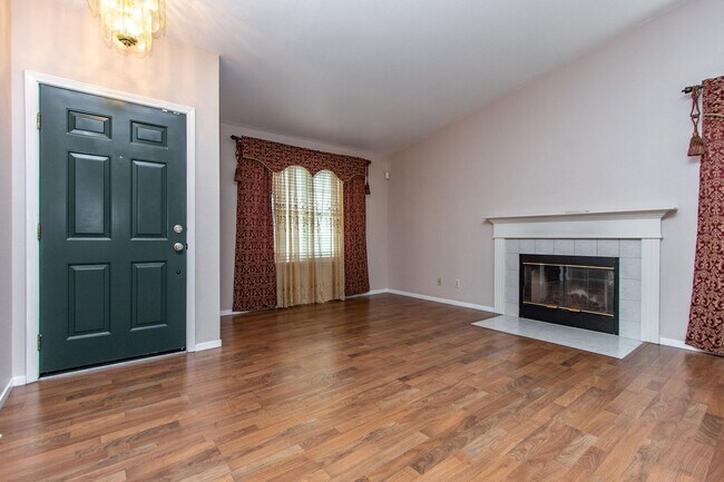 Foto del edificio - Beautiful Spacious Country Living Home!