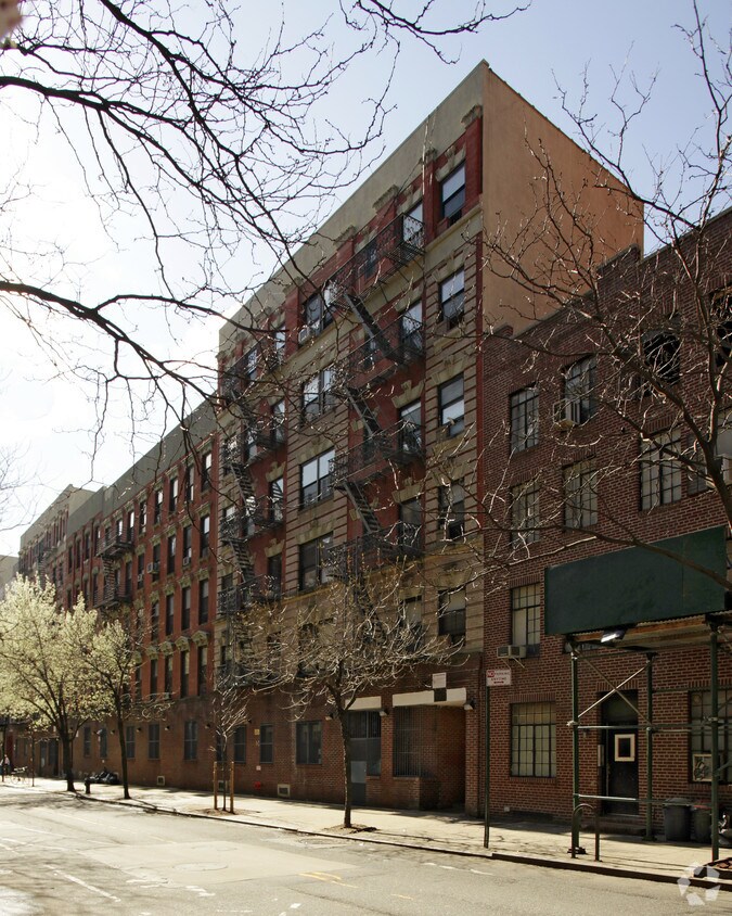 Primary Photo - 364 E Tenth St
