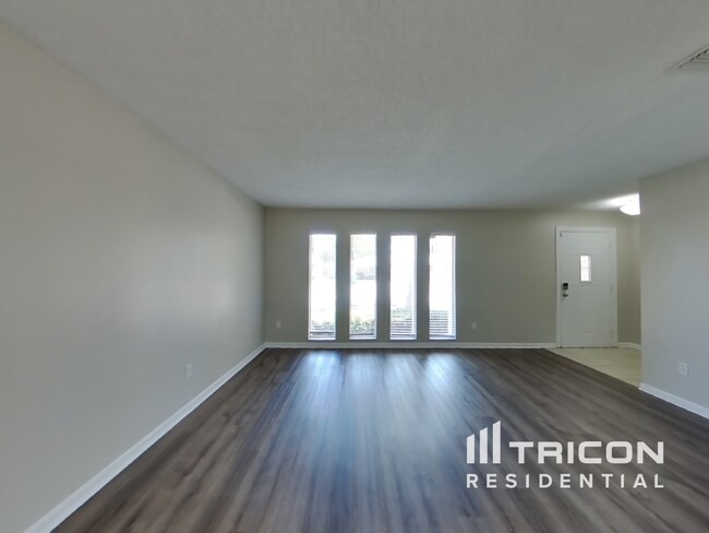 Foto del edificio - 200 Loch Low Dr