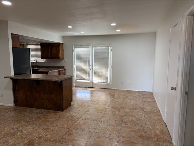 Building Photo - 1161 E Diamond Dr