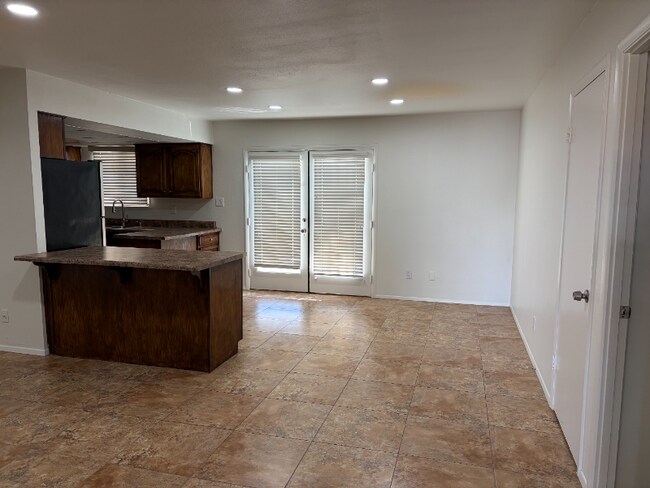 Foto del edificio - 1161 E Diamond Dr