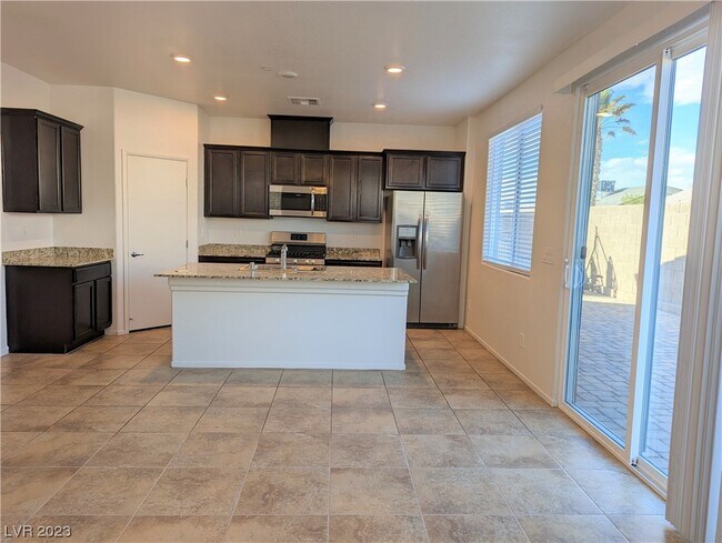 Building Photo - 2160 Del Aqua Ave