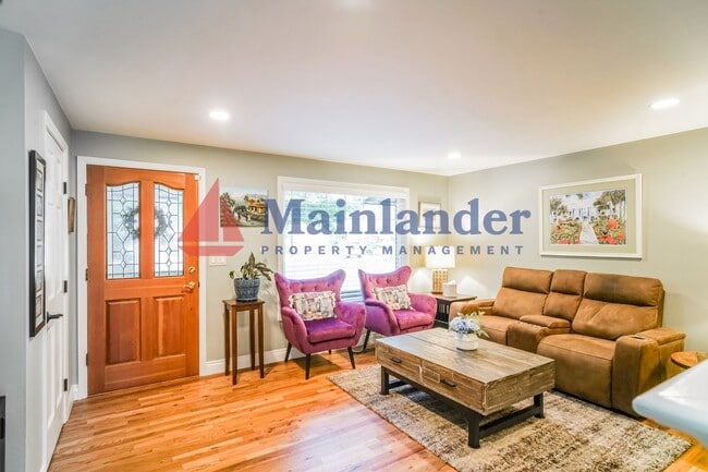 Building Photo - Tastefully Updated Home with a Beautifully...