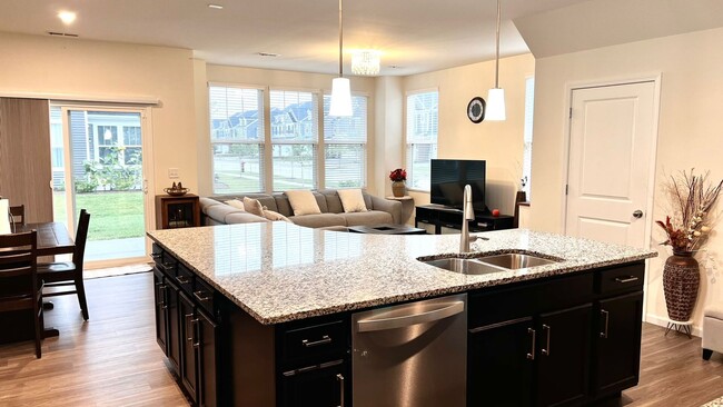 Building Photo - 538 Watercress Dr