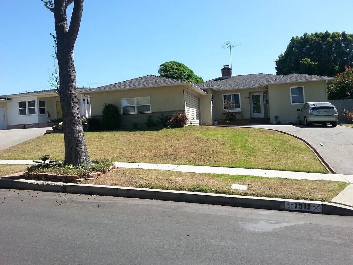 Foto principal - 7412 W 91st St