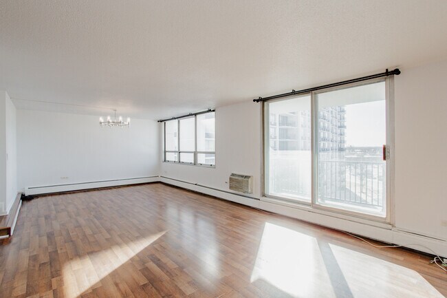 Foto del edificio - 8801 W Golf Rd