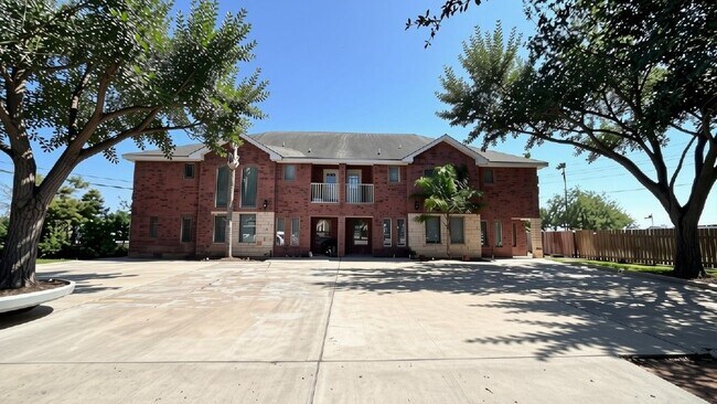 Building Photo - 103 S 48th Ln